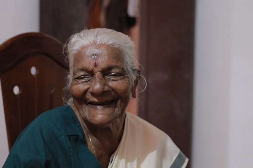 ინდოელმა ქალმა, წერა-კითხვა 104 წლისამ ისწავლა